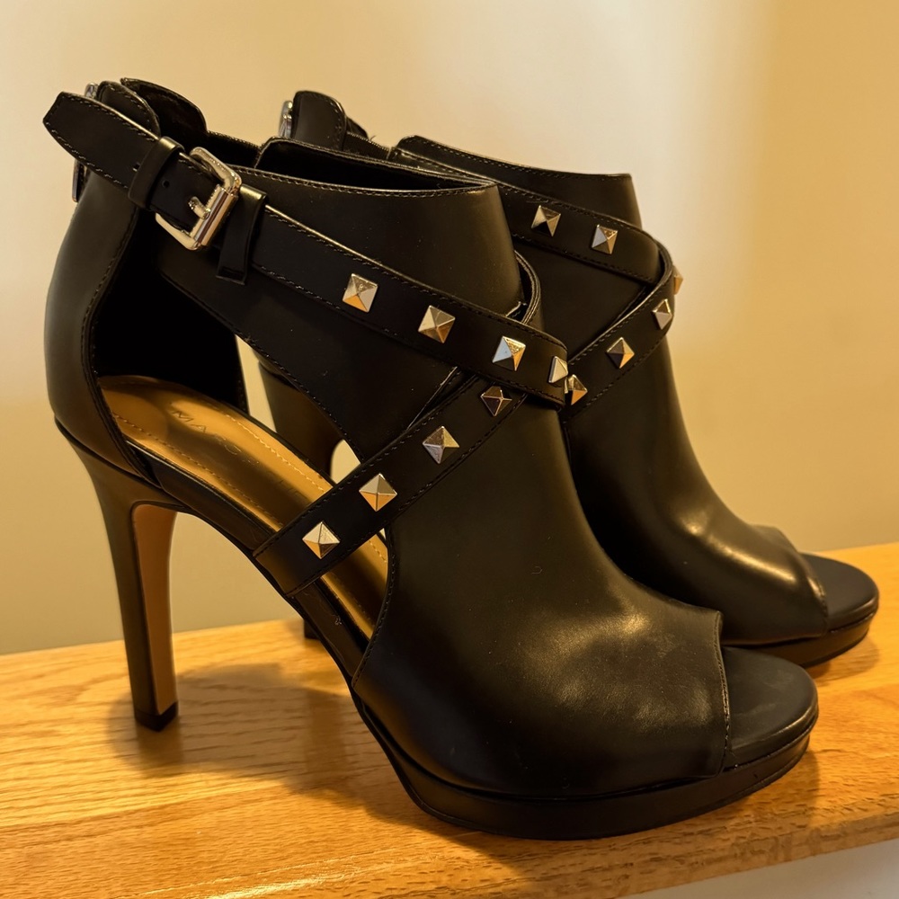 Never worn, black leather heels
